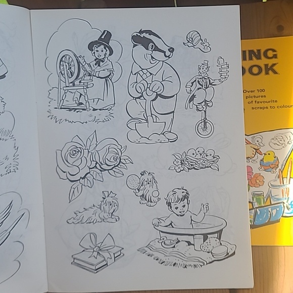Pair of vintage coloring books - Picture 8 of 17